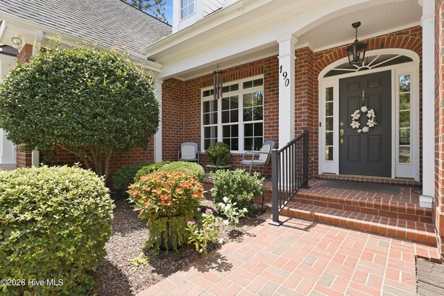 190 Wiregrass Lane, Southern Pines, NC 28387