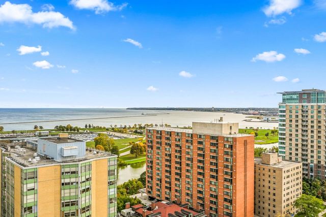 1633 N Prospect AVENUE #21B, Milwaukee, WI 53202