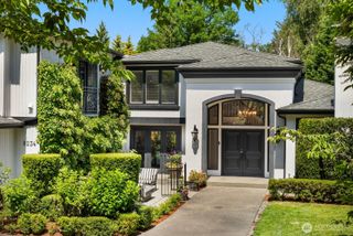 8234 NE 8th Street, Medina, WA 98039