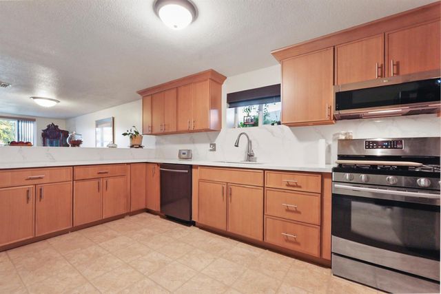 5517 8th St, Keyes, CA 95328