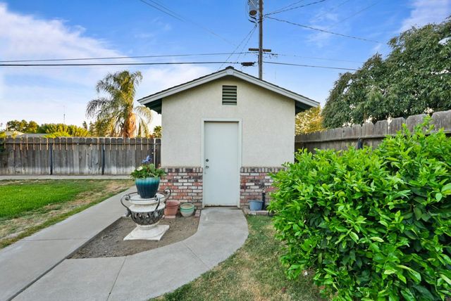 5517 8th St, Keyes, CA 95328