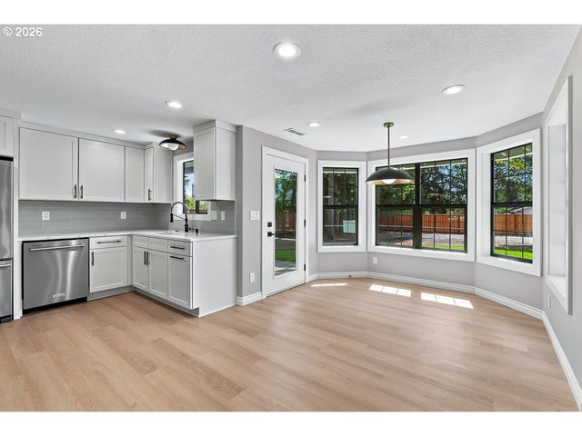 19530 CENTRAL POINT Rd, Oregon City, OR 97045