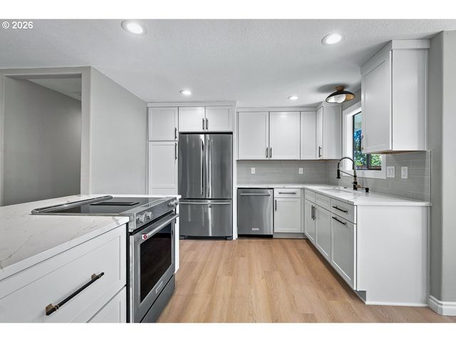 19530 CENTRAL POINT Rd, Oregon City, OR 97045