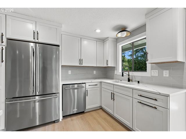 19530 CENTRAL POINT Rd, Oregon City, OR 97045