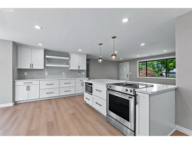 19530 CENTRAL POINT Rd, Oregon City, OR 97045