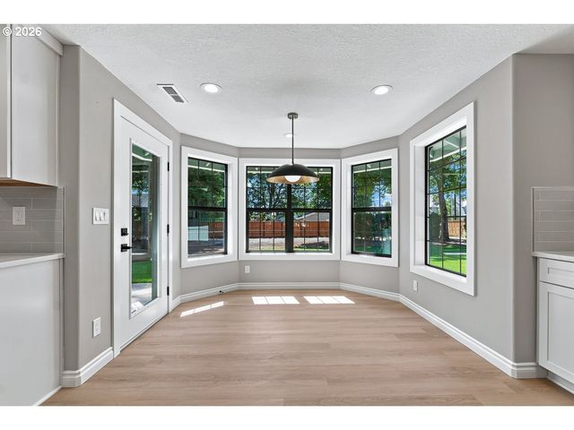 19530 CENTRAL POINT Rd, Oregon City, OR 97045