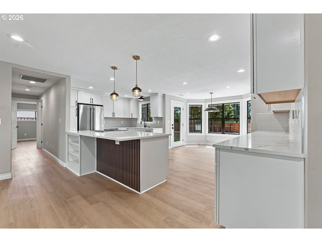 19530 CENTRAL POINT Rd, Oregon City, OR 97045