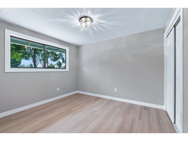19530 CENTRAL POINT Rd, Oregon City, OR 97045