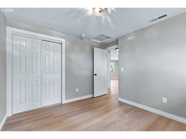 19530 CENTRAL POINT Rd, Oregon City, OR 97045
