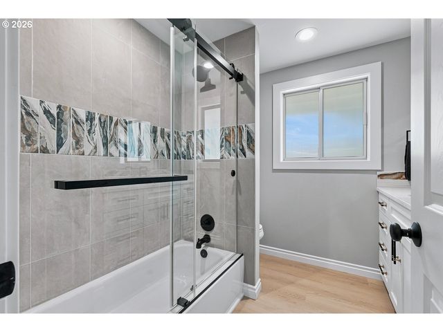 19530 CENTRAL POINT Rd, Oregon City, OR 97045