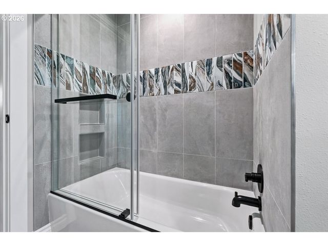 19530 CENTRAL POINT Rd, Oregon City, OR 97045
