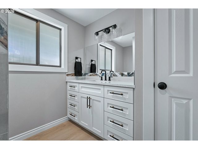 19530 CENTRAL POINT Rd, Oregon City, OR 97045