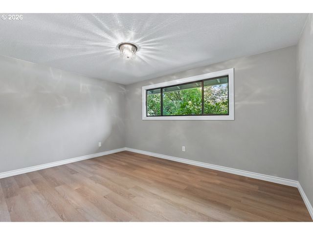 19530 CENTRAL POINT Rd, Oregon City, OR 97045