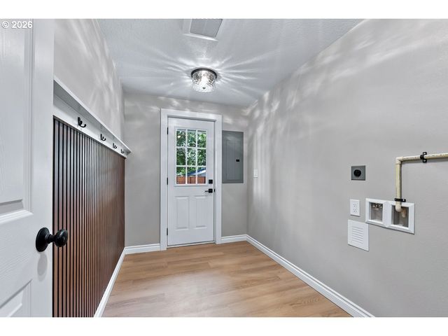 19530 CENTRAL POINT Rd, Oregon City, OR 97045