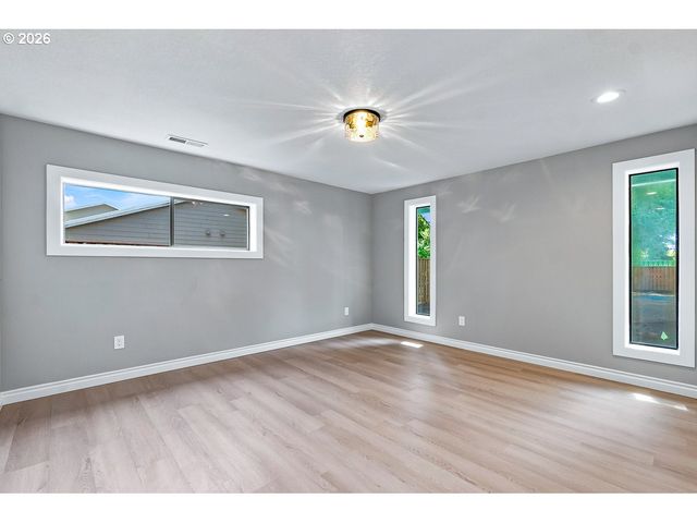 19530 CENTRAL POINT Rd, Oregon City, OR 97045