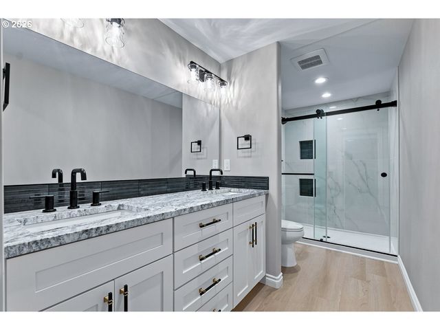 19530 CENTRAL POINT Rd, Oregon City, OR 97045