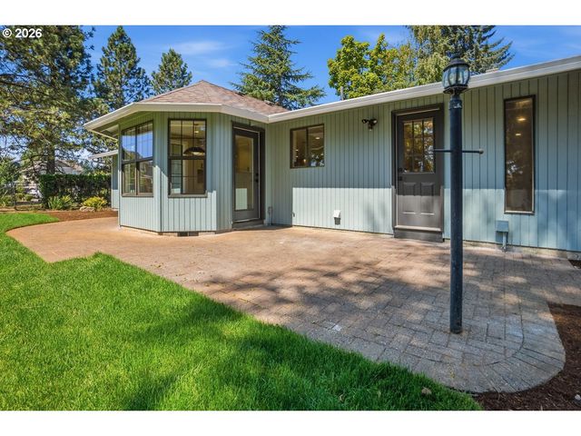 19530 CENTRAL POINT Rd, Oregon City, OR 97045