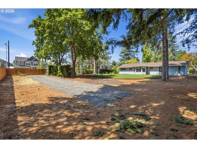 19530 CENTRAL POINT Rd, Oregon City, OR 97045