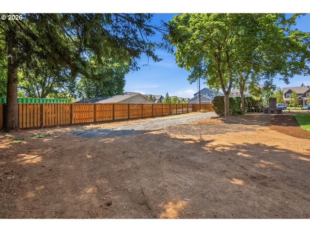 19530 CENTRAL POINT Rd, Oregon City, OR 97045