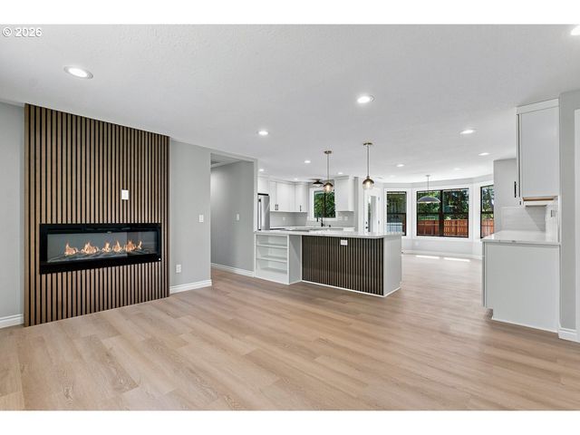 19530 CENTRAL POINT Rd, Oregon City, OR 97045