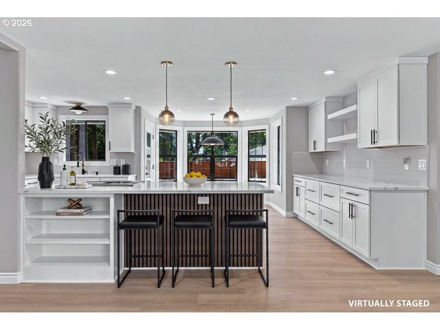 19530 CENTRAL POINT Rd, Oregon City, OR 97045