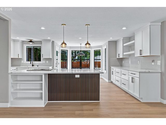 19530 CENTRAL POINT Rd, Oregon City, OR 97045