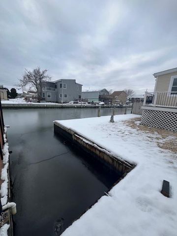 817 Ocean Street, Lindenhurst, NY 11757