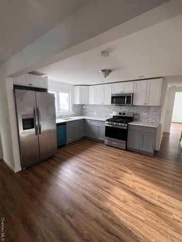 817 Ocean Street, Lindenhurst, NY 11757