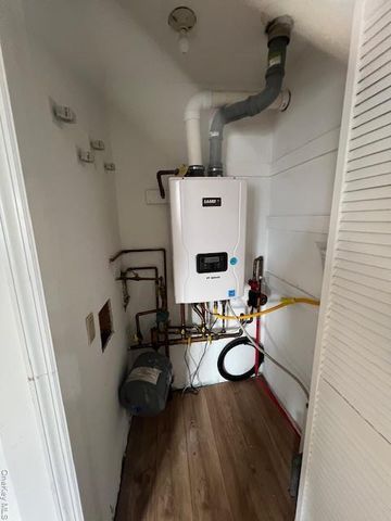 817 Ocean Street, Lindenhurst, NY 11757