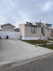 817 Ocean Street, Lindenhurst, NY 11757