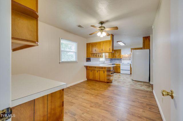 2225 Hall Street, Kingsport, TN 37660