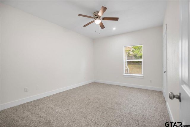 412 Crosby St, Lindale, TX 75771