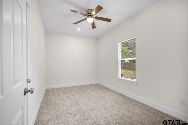 412 Crosby St, Lindale, TX 75771