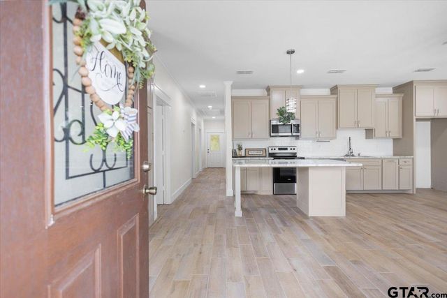 412 Crosby St, Lindale, TX 75771