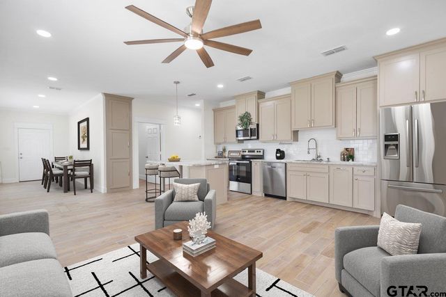 412 Crosby St, Lindale, TX 75771