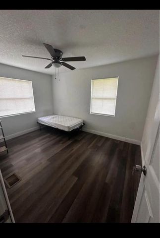 922 SE 9TH PLACE, Gainesville, FL 32601