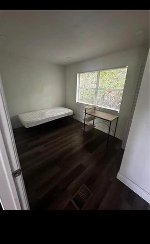 922 SE 9TH PLACE, Gainesville, FL 32601