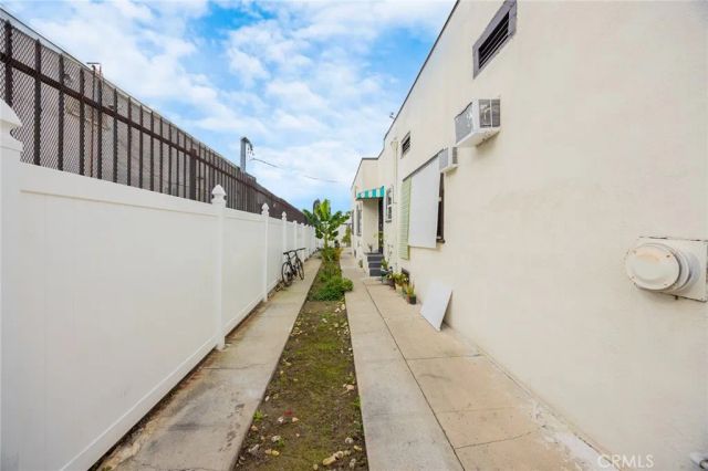 4019 S Van Ness Avenue, Los Angeles, CA 90062