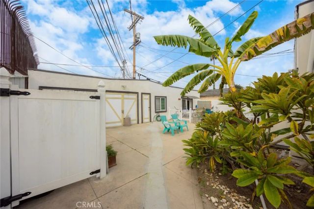 4019 S Van Ness Avenue, Los Angeles, CA 90062