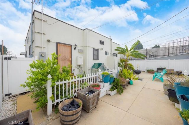 4019 S Van Ness Avenue, Los Angeles, CA 90062