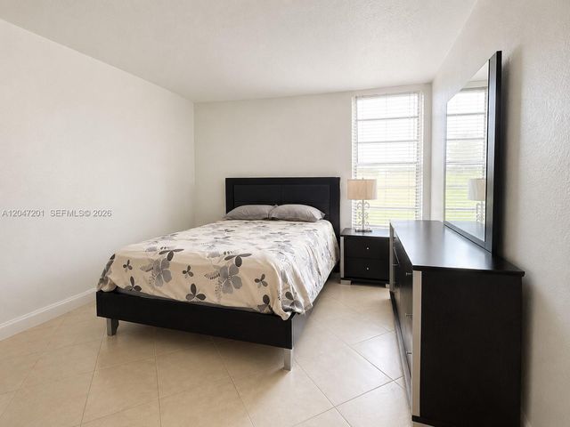 8870 Fontainebleau Blvd 106, Miami, FL 33172