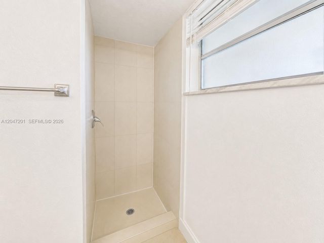 8870 Fontainebleau Blvd 106, Miami, FL 33172