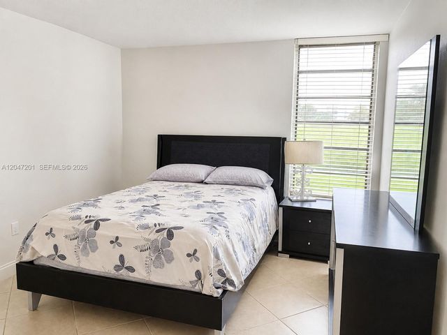 8870 Fontainebleau Blvd 106, Miami, FL 33172