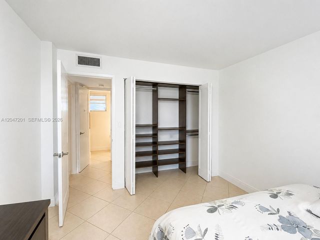 8870 Fontainebleau Blvd 106, Miami, FL 33172