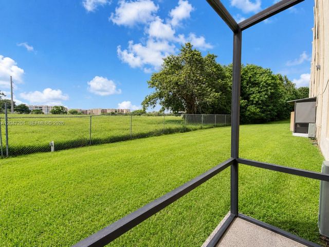 8870 Fontainebleau Blvd 106, Miami, FL 33172