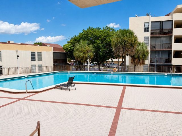 8870 Fontainebleau Blvd 106, Miami, FL 33172