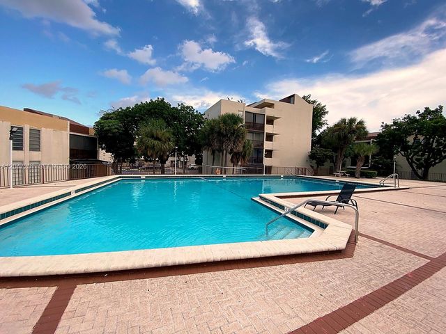 8870 Fontainebleau Blvd 106, Miami, FL 33172