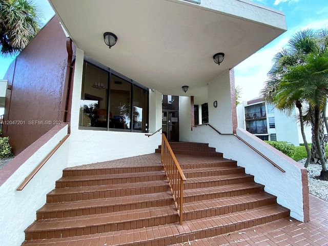 8870 Fontainebleau Blvd 106, Miami, FL 33172