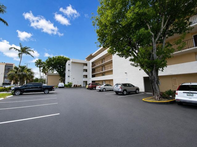 8870 Fontainebleau Blvd 106, Miami, FL 33172