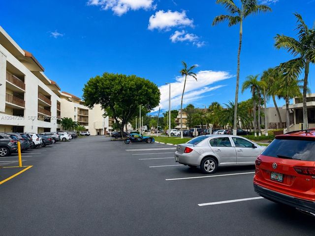8870 Fontainebleau Blvd 106, Miami, FL 33172